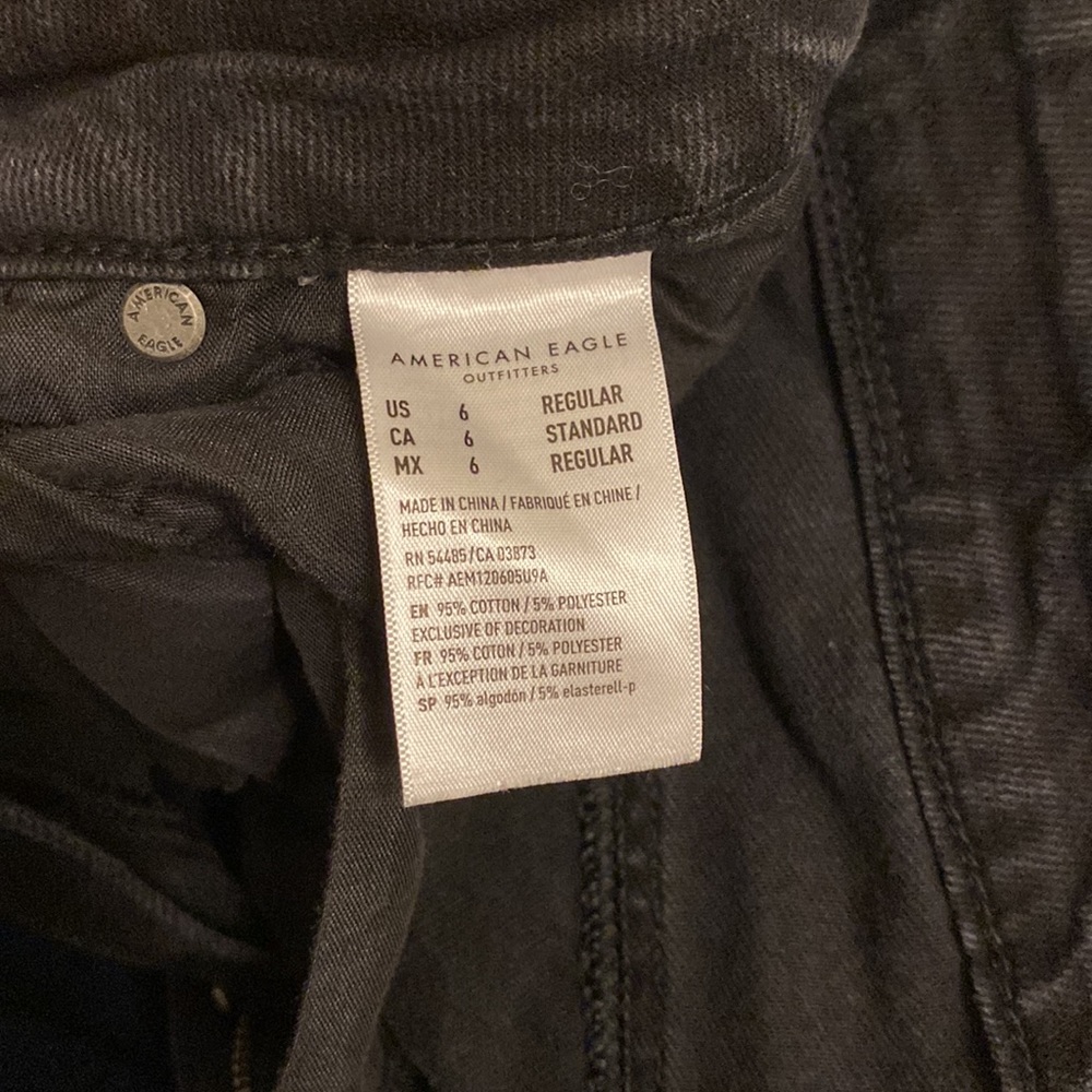 AE Ripped Mom Jean - Picture 7 of 7